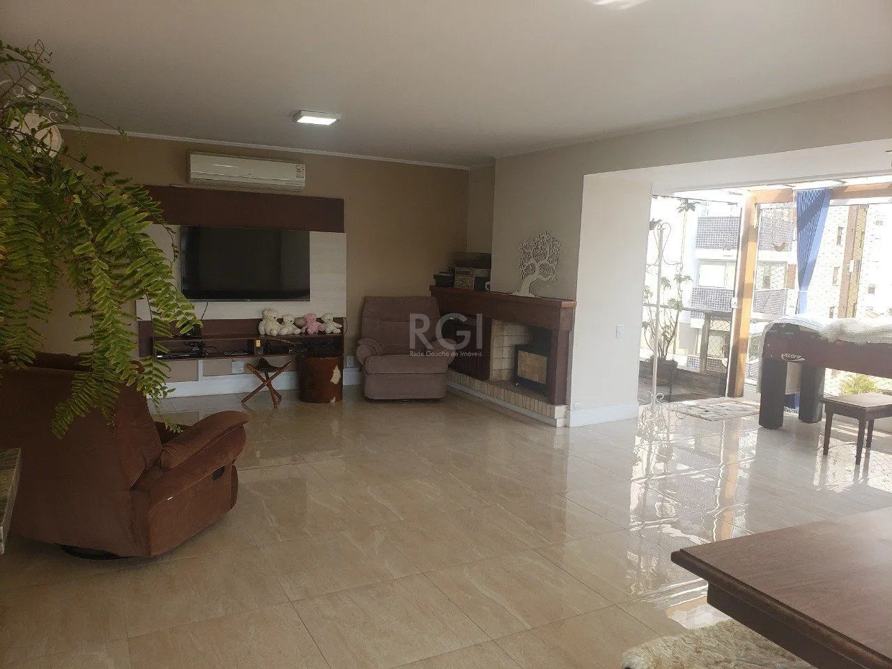 Imagem Cobertura para Venda - 296m², 3 dormitórios, sendo 1 suites, 3 vagas - Petrópolis