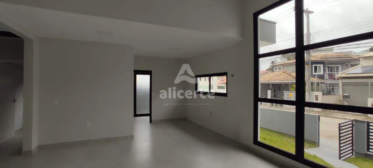 Imagem Casa à venda com 3 Quartos, 1 Suíte e 94,00m² em Ipiranga - São José/SC