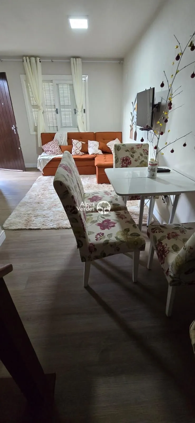 Imagem VENDE-SE APARTAMENTO DUPLEX MOBILIADO, NO CENTRO DA CIDADE DE CANELA.