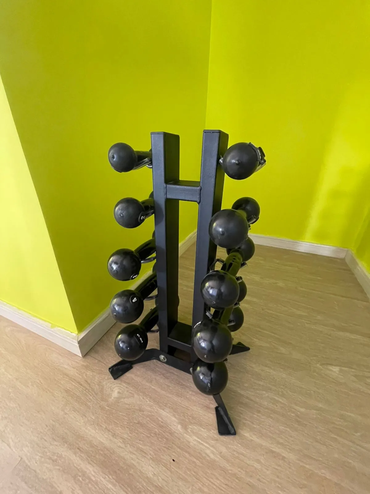 Imagem Excelente apartamento à venda no JJR Hortência, 52m², 2 quartos sendo 1 suíte, varanda gourmet, andar alto, vista da cidade e lazer completo.