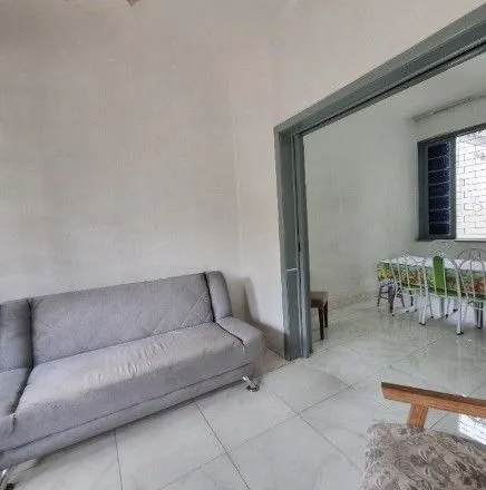 Imagem Casa de 4 dormitórios, 2 banheiros para venda pronta para morar no bairro Partenon em Porto Alegre/RS.