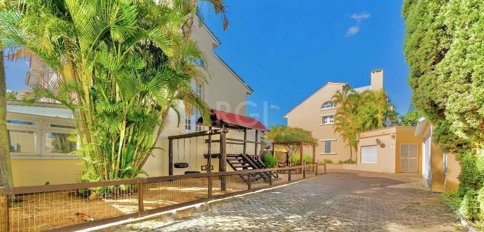 Imagem Casa Condominio para Venda - 210m², 3 dormitórios, sendo 3 suites, 1 vaga - Tristeza