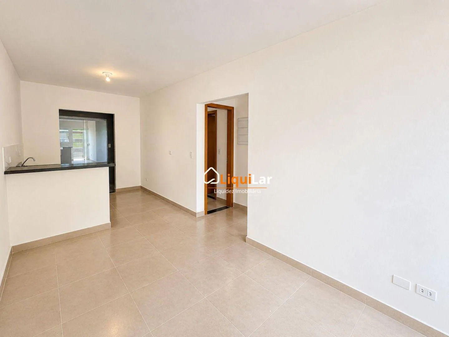 Imagem Oportunidade no Jardim Samambaia! Casa térrea com 2 quartos, sendo 1 suíte, sala ampla, cozinha americana, banheiro social, área de serviço e varanda