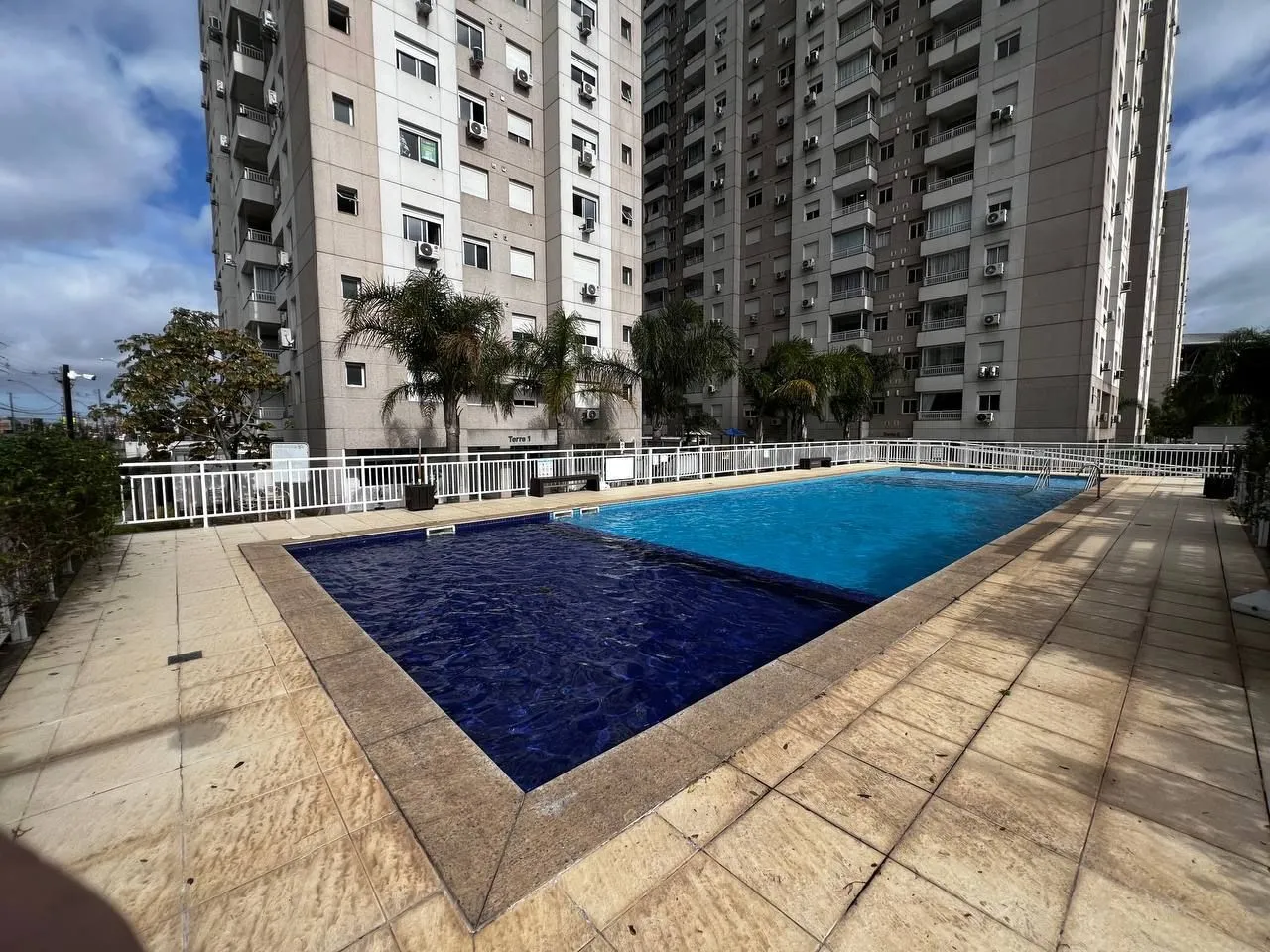 Imagem Apartamento de 3 dormitórios transformado em 2, 1 suíte e living com churrasqueira.