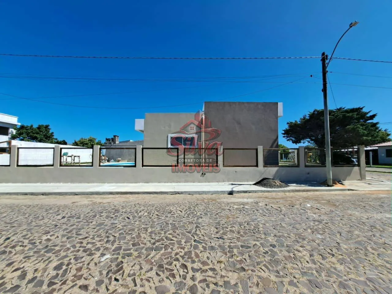 Imagem C1148 | Casa 3 dormitórios com piscina em esquina