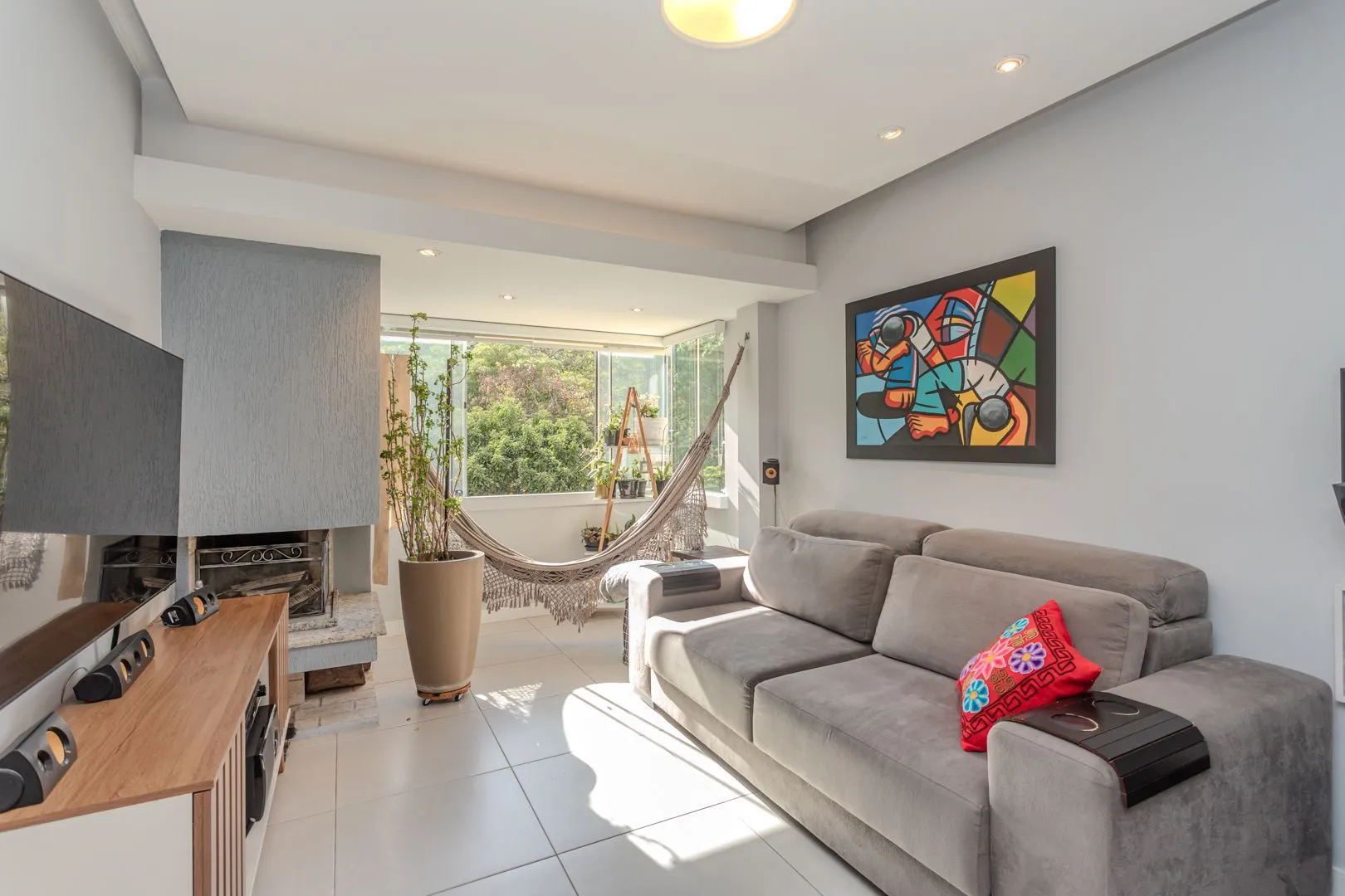 Imagem Apartamento diferenciado no bairro Nonoai de 3 dormitórios 2 vagas e infra