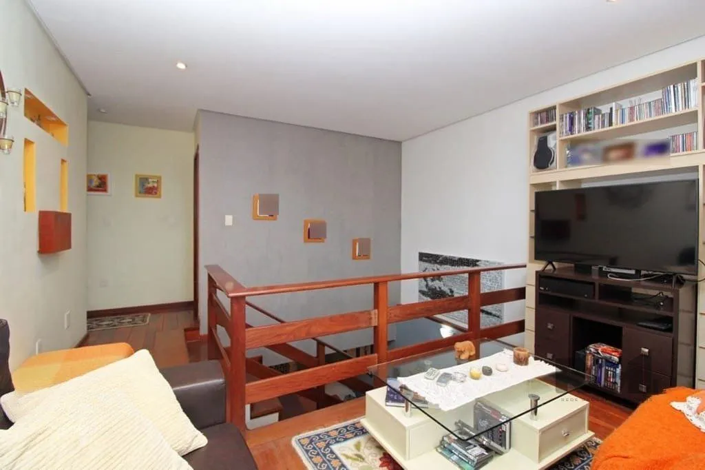 Imagem Casa de 275m² - 3 dormitórios e 3 vagas no bairro Coronel Aparício Borges