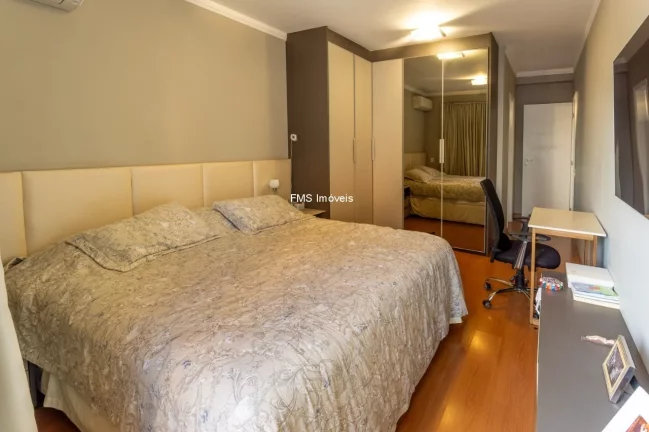 Imagem Apartamento à venda na Vila Olímpia com 3 suítes, 2 salas, 4 banheiros, 3 vagas, 137m².
