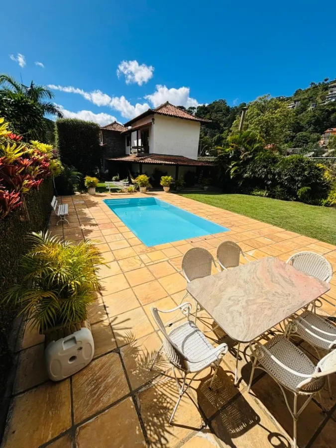 Imagem Casa para Venda em Petrópolis / RJ no bairro Nogueira