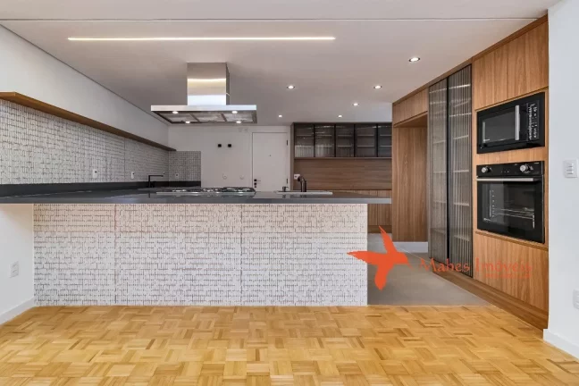 Imagem Espaçoso Apartamento de Reformado com 3 quartos (sendo 2 Suítes) em Cerqueira César, São Paulo - 220,95m² e 2 Vagas de Garagem!