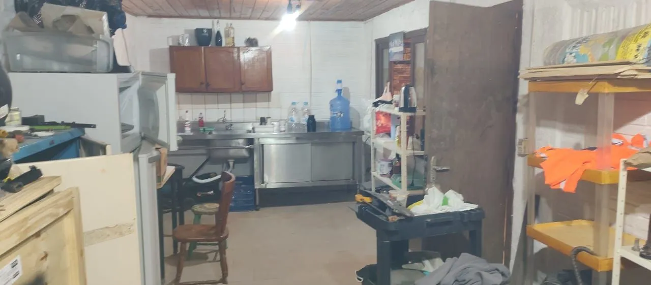 Imagem Vende Casa Comercial com deposito na parte de baixo, 289,80m²residência em cima.