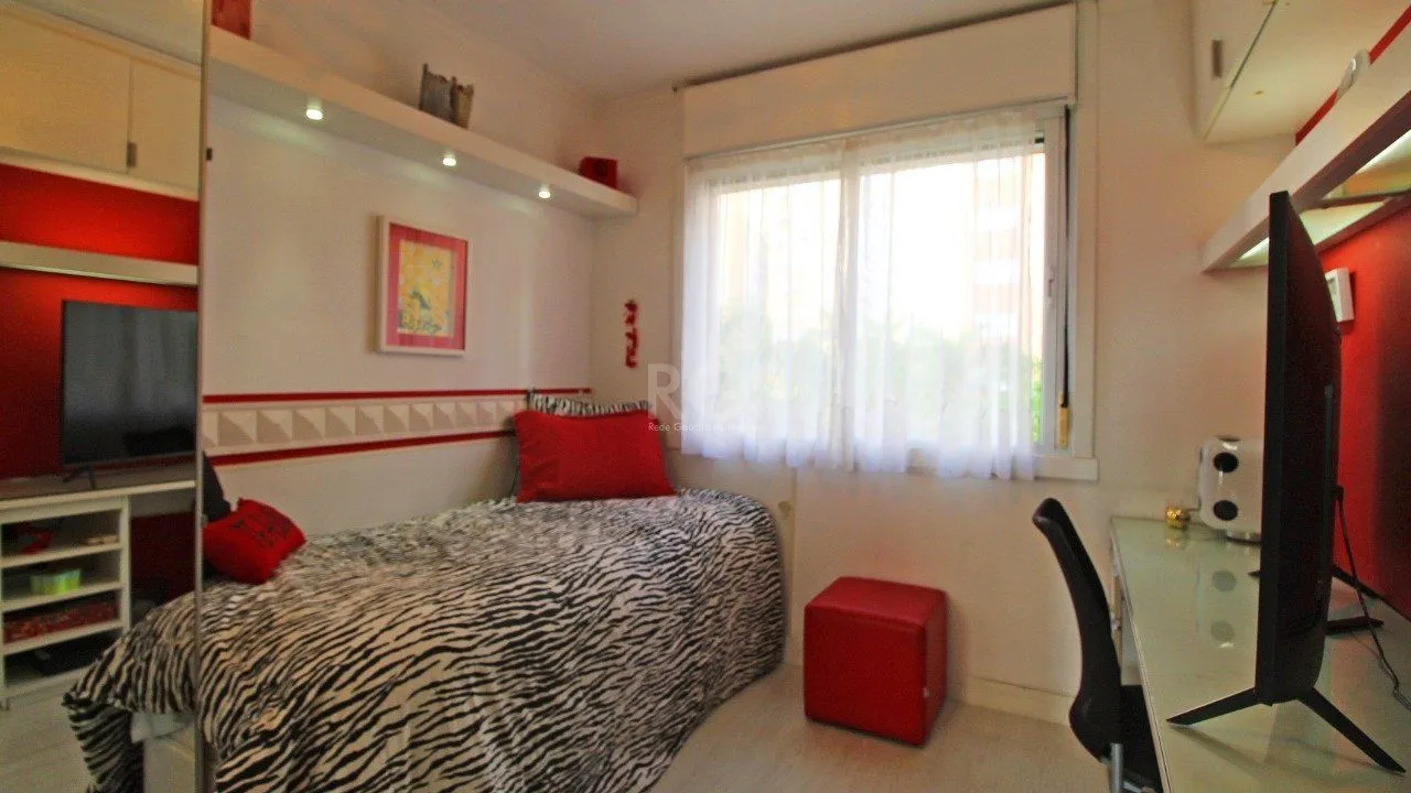 Imagem Apartamento com três (3) dormitórios, três (3) suítes sendo uma (1) suíte master e quatro (4) vagas de garagem com dois (2) depósitos próximo ao shopping Iguatemi, no Condomínio Cipriani Nuova Archit