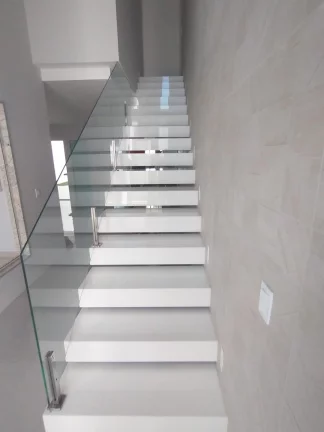 Imagem Casa a venda na praia do Morro Guarapari-ES Casa duplex composta por 3 suítes sendo uma Suite master com Closet e 2 vagas de garagem