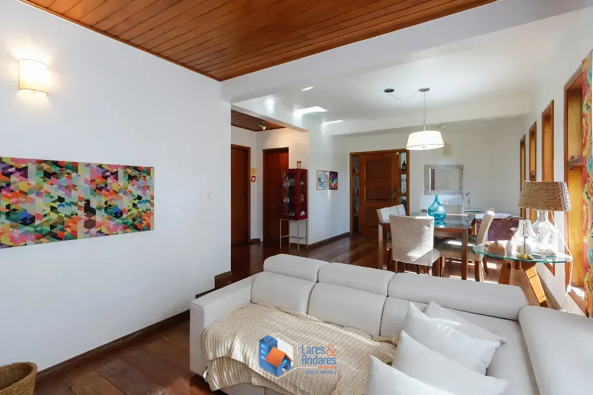 Imagem Sobrado para venda em Chácara Inglesa com 3 quartos, sendo 2 suítes, 304m²