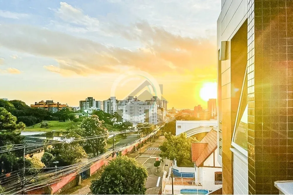 Apartamento totalmente mobiliado - PORTEIRA FECHADA no Coração do bairro Menino Deus. Com 01 dormi...