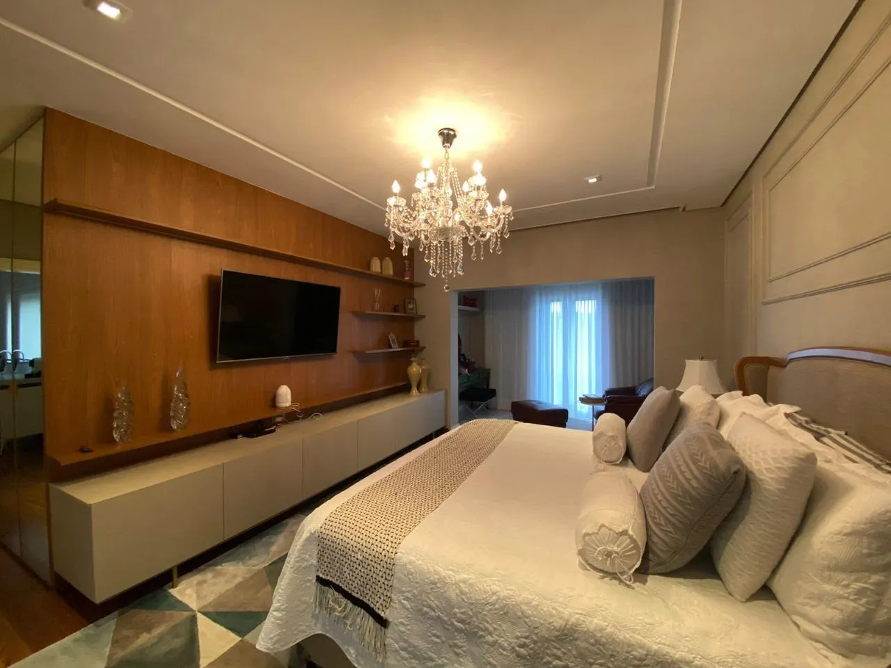 Imagem Casa de Luxo em Condomínio: 4 Quartos, 4 Suítes, 3 Salas na Chácara Santa Maria - Votorantim-SP (811m²)