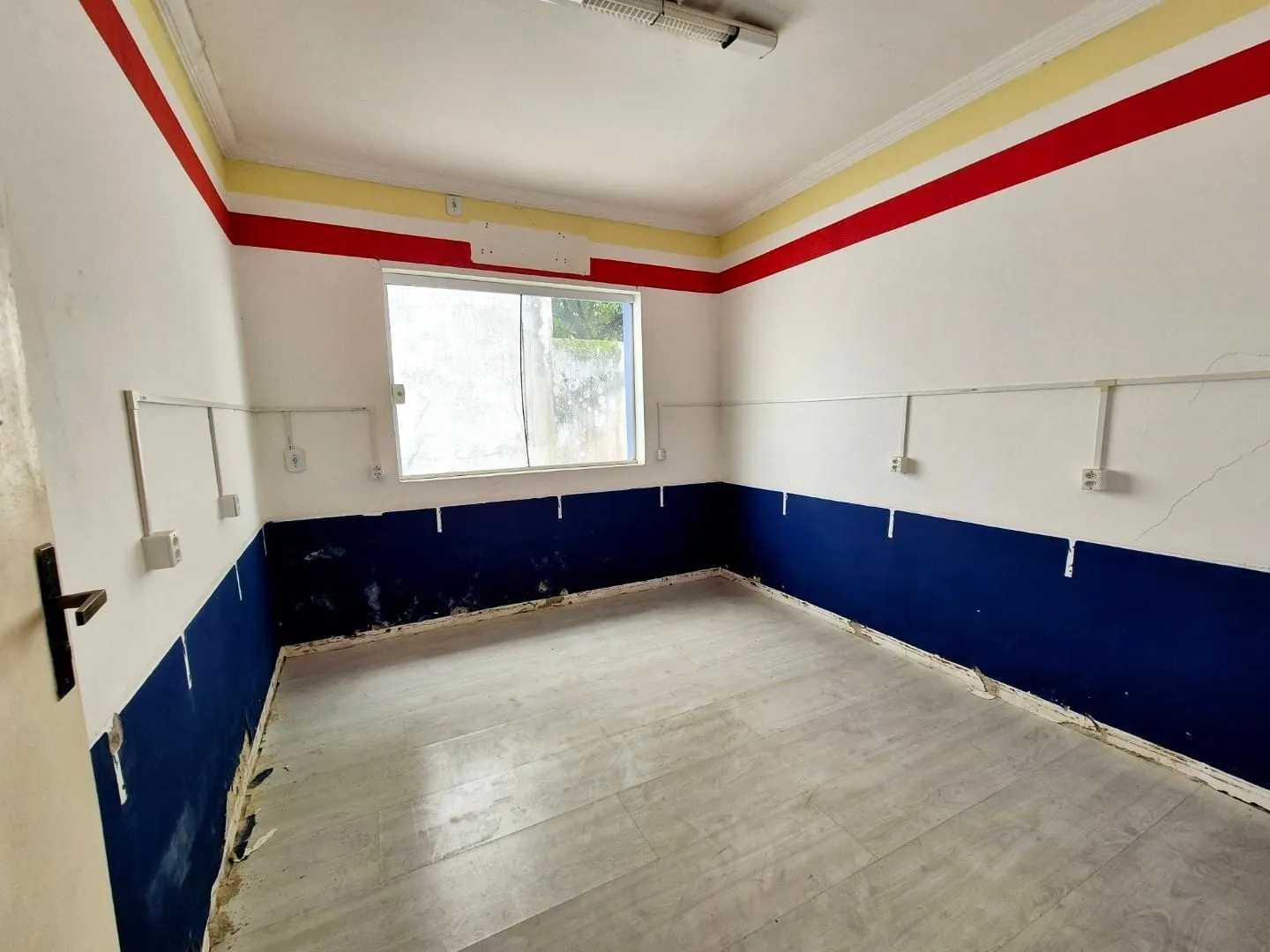 Imagem Imóvel Comercial Exclusivo no Centro de Pindamonhangaba com Estrutura Versátil e Localização Estratégica!