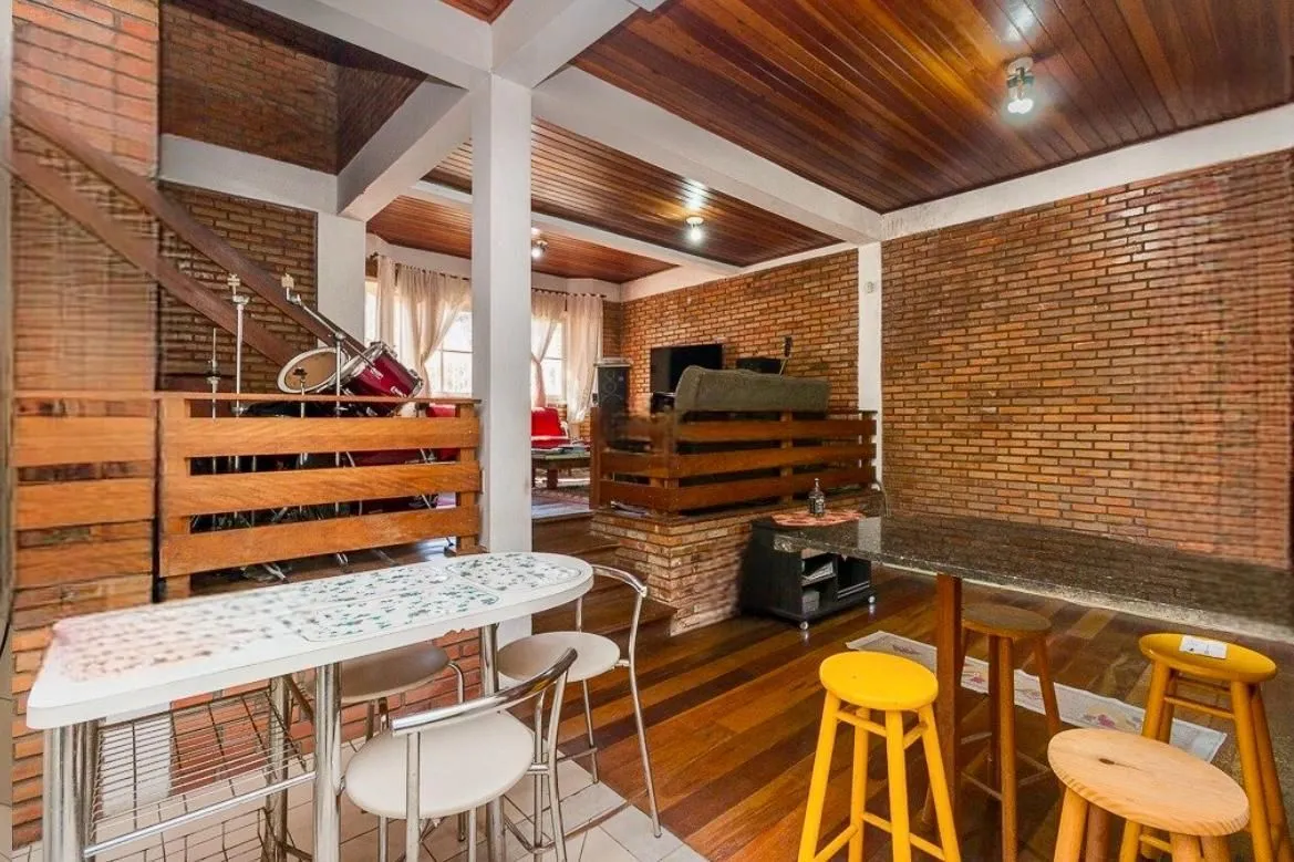 Imagem Casa 3 dormitorio com 230m2 pátio com piscina no bairro Itu Sabará
