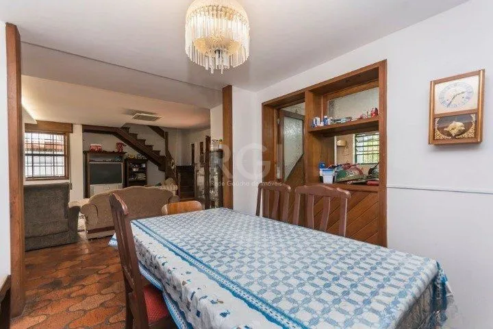 Imagem Casa para Venda - 247m², 4 dormitórios, sendo 1 suites, 5 vagas - Glória