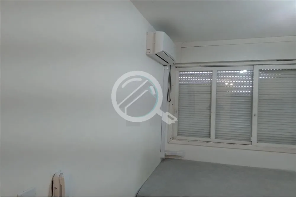 Imagem Apartamento, bem localizado. A 80m da Avenida Bento Gonçalves, e 100m da 3ª Perimetral, nas quais ...