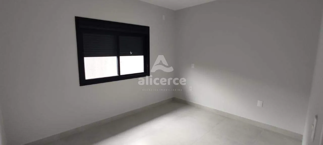 Imagem Casa à venda com 3 Quartos, 1 Suíte e 94,00m² em Ipiranga - São José/SC