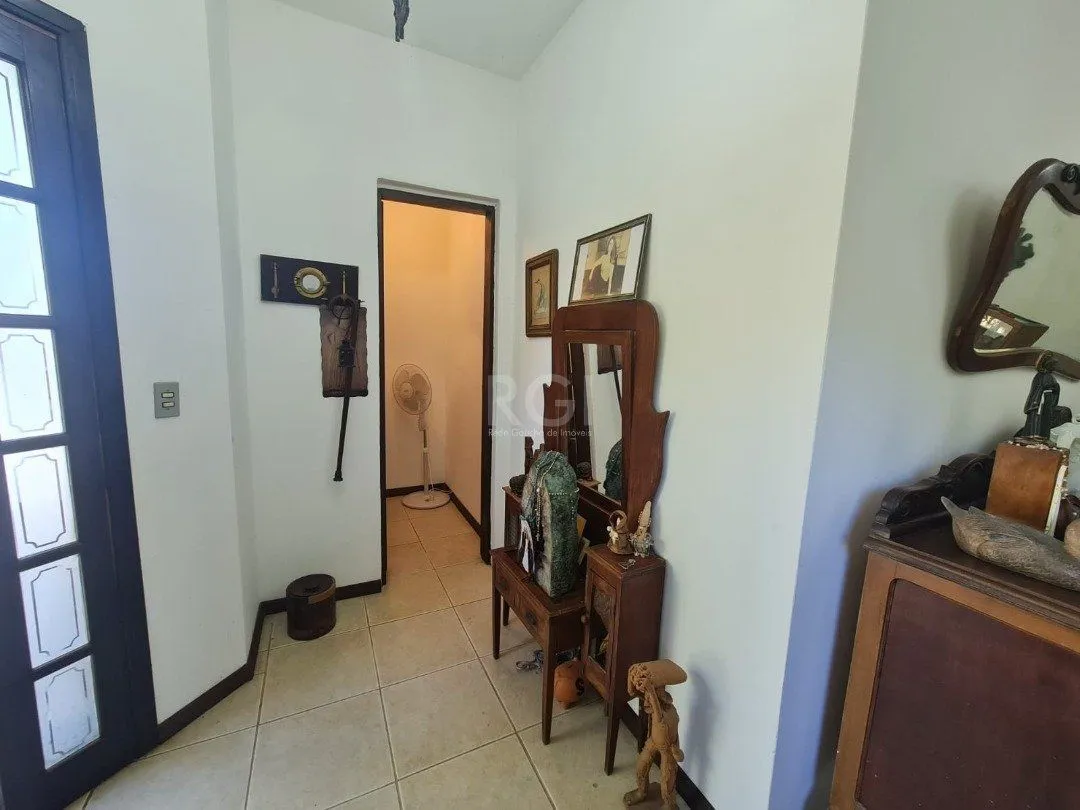 Imagem Casa em lindo terreno alto ao nível da rua medindo 10 × 32 onde consta uma residência térrea com 136m2 de área privativa,
