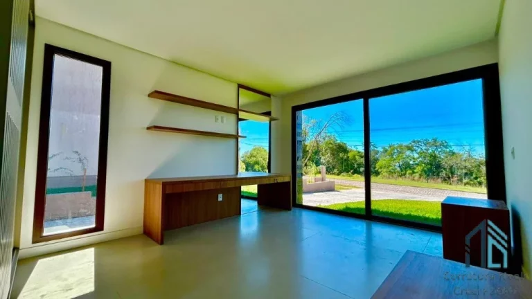 Imagem Casa 04 suítes, Semi mobiliada, em Condomínio Lage de Pedra em Canela RS