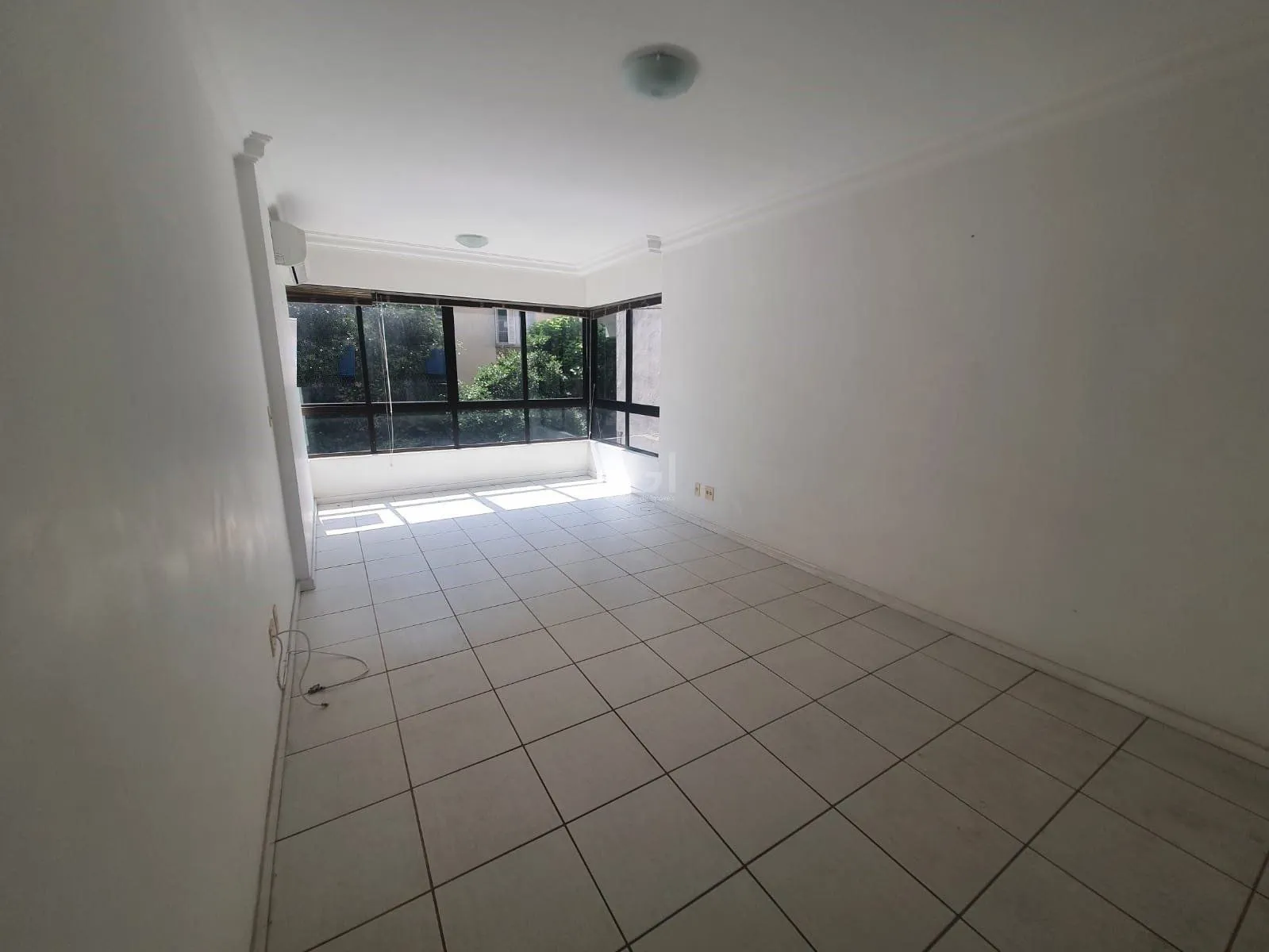 Imagem Apartamento para Venda - 90m², 2 dormitórios, 1 vaga - Mont Serrat