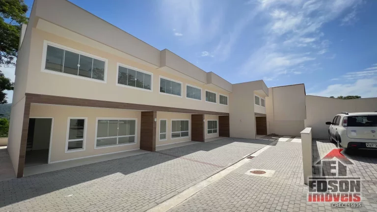 Imagem À venda casa em condomínio com 3 quartos, sendo 1 suíte e 2 demi-suíte
