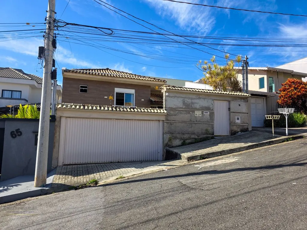 Foto do imóvel Casa a Venda com 3 quartos no Bairro Vilage são Luis em Poços de Caldas