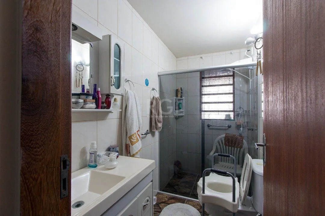 Imagem Casa para Venda - 229.18m², 4 dormitórios, sendo 4 suites, 5 vagas - Cavalhada