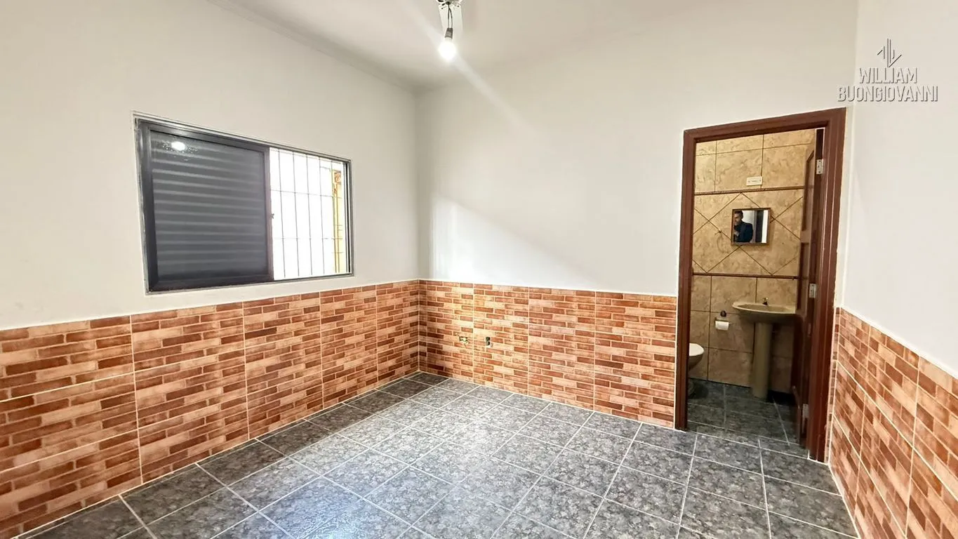 Imagem Casa c/ Suíte, 2 Vagas e Excelente Localização na Ocian