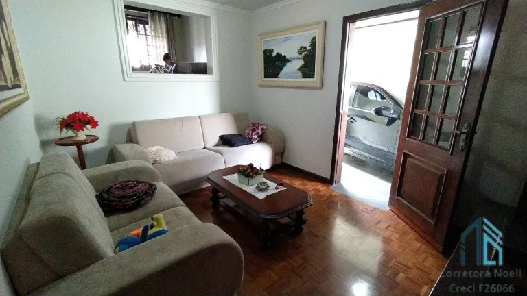 Imagem (PERMUTA) Casa a venda c/ático, ótima localização, 06 quartos c/suíte 8 vagas no Hauer em Curitiba PR
