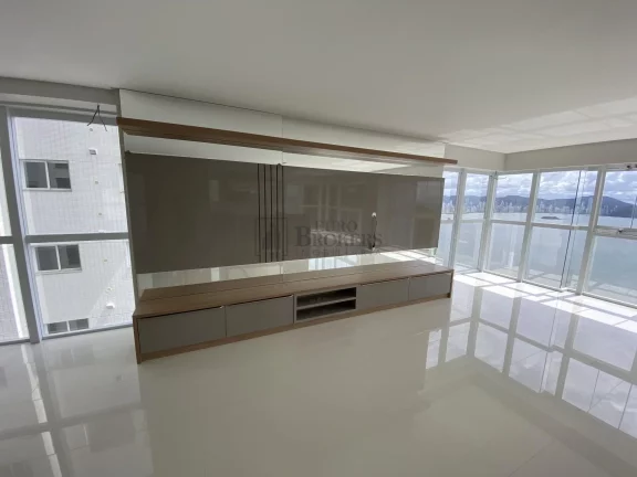 Imagem Ótimo apartamento frente mar semimobiliado em Balneário Camboriú.