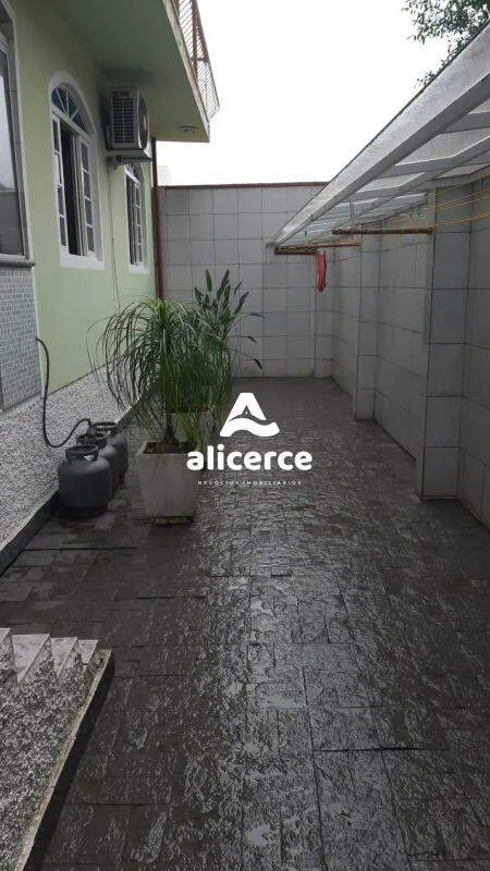 Imagem Casa à venda com 6 quartos 2 suítes, 250m² em Praia Comprida São José