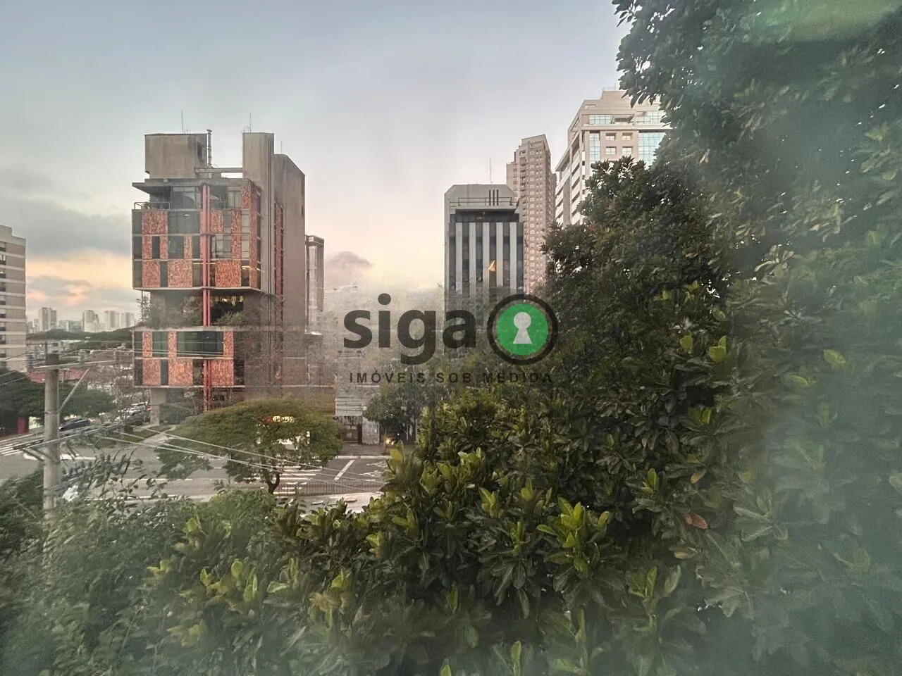 Imagem Sala Comercial de 97m² com 4 Vagas - Brooklin - São Paulo/SP