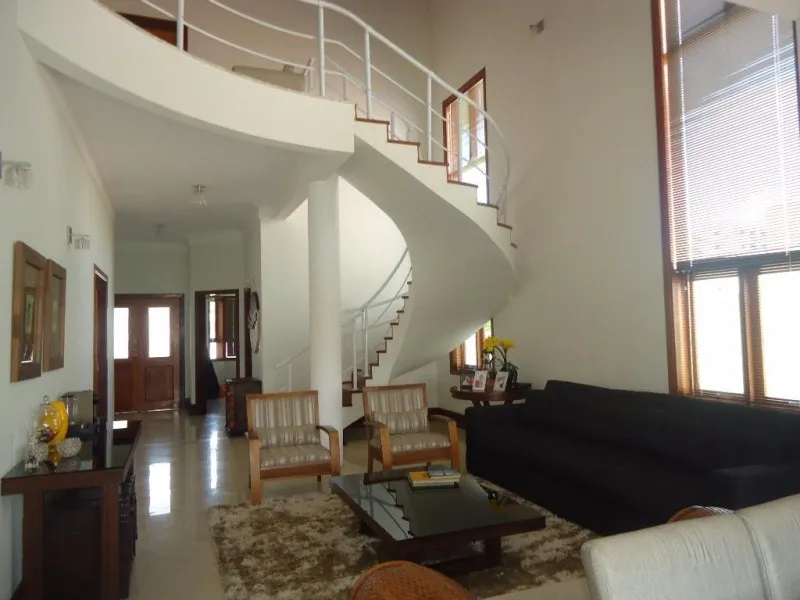 Imagem Casa de alto padrão em condomínio de luxo em Valinhos-SP - 4 quartos, 1 suíte, 3 salas, 6 banheiros, 4 vagas, 320m².