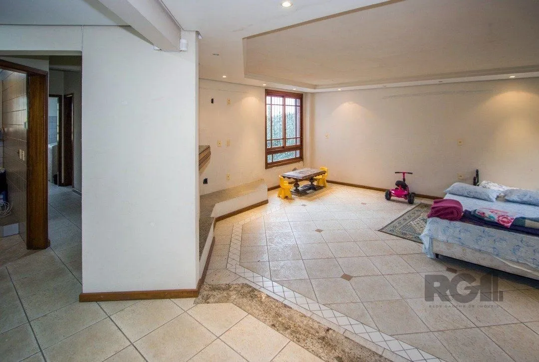 Imagem Sobrado com 6 suites, lareira, lavabo, pátio - Bairro Belém Velho