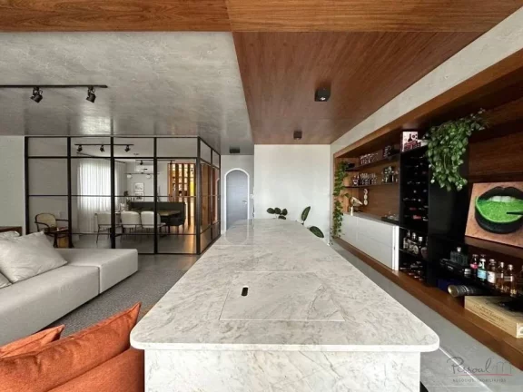 Imagem Apartamento amplo junto a Beira Mar Florianópolis, reformado, mobiliado e decorado com 4 quartos se...