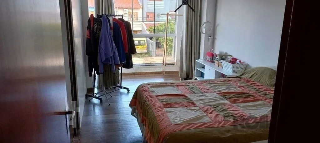 Imagem Casa com 2 dormitórios no bairro Hípica