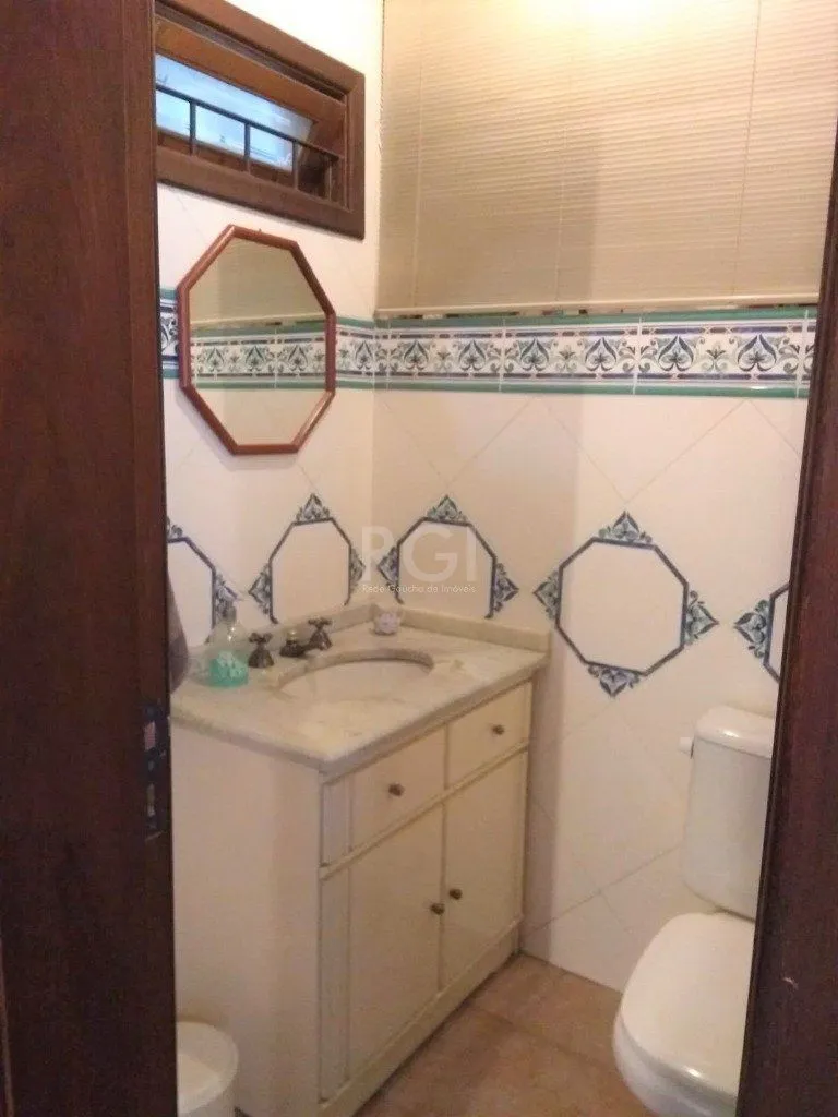 Imagem Casa para Venda - 219m², 3 dormitórios, sendo 1 suites, 4 vagas - Menino Deus