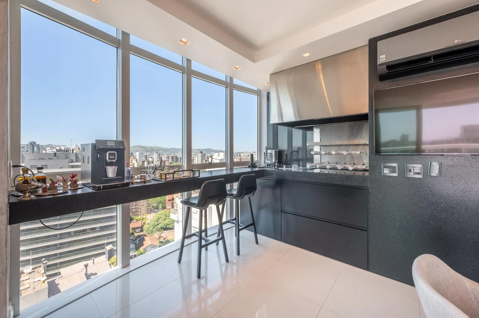 Imagem Apartamento com 204m², 3 dorm, 5 vagas no Petrópolis