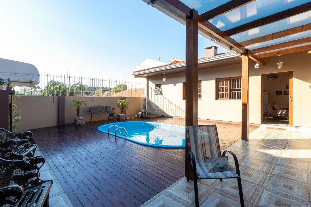 Imagem Casa a venda com piscina, 4 quartos, sendo 1 suite, 3 vagas