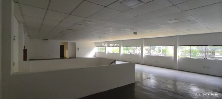 Imagem Galpão com 3600m² em Taboão da Serra - SP