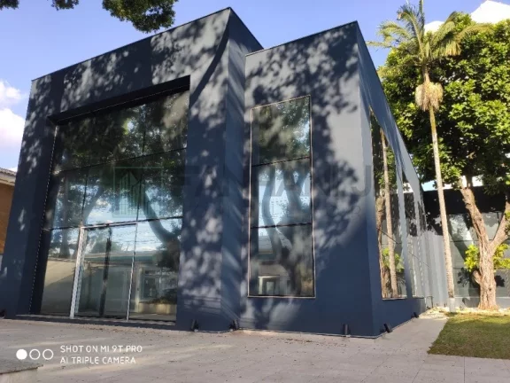 Imagem Descubra o seu novo endereço comercial dos sonhos no coração do Jardim Europa! Esta incrível casa comercial oferece uma ampla área externa perfeita pa