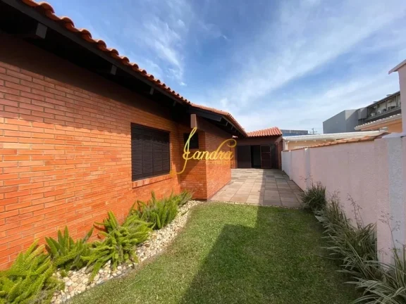 Imagem Sobrado no Centro de Xangri-la com 05 dormitórios com piscina
