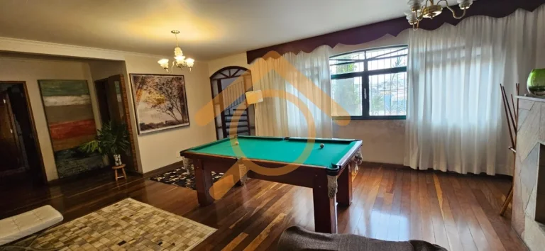 Imagem Casa de luxo em Interlagos: 4 quartos, 2 suítes, 3 salas, 5 banheiros, 6 vagas, 350m² de área - São Paulo-SP.