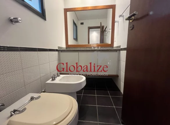 Imagem Apartamento à venda com 252m², 3 suítes, frente mar com sacadas por R$3.000.000,00 no Gonzaga em Santos