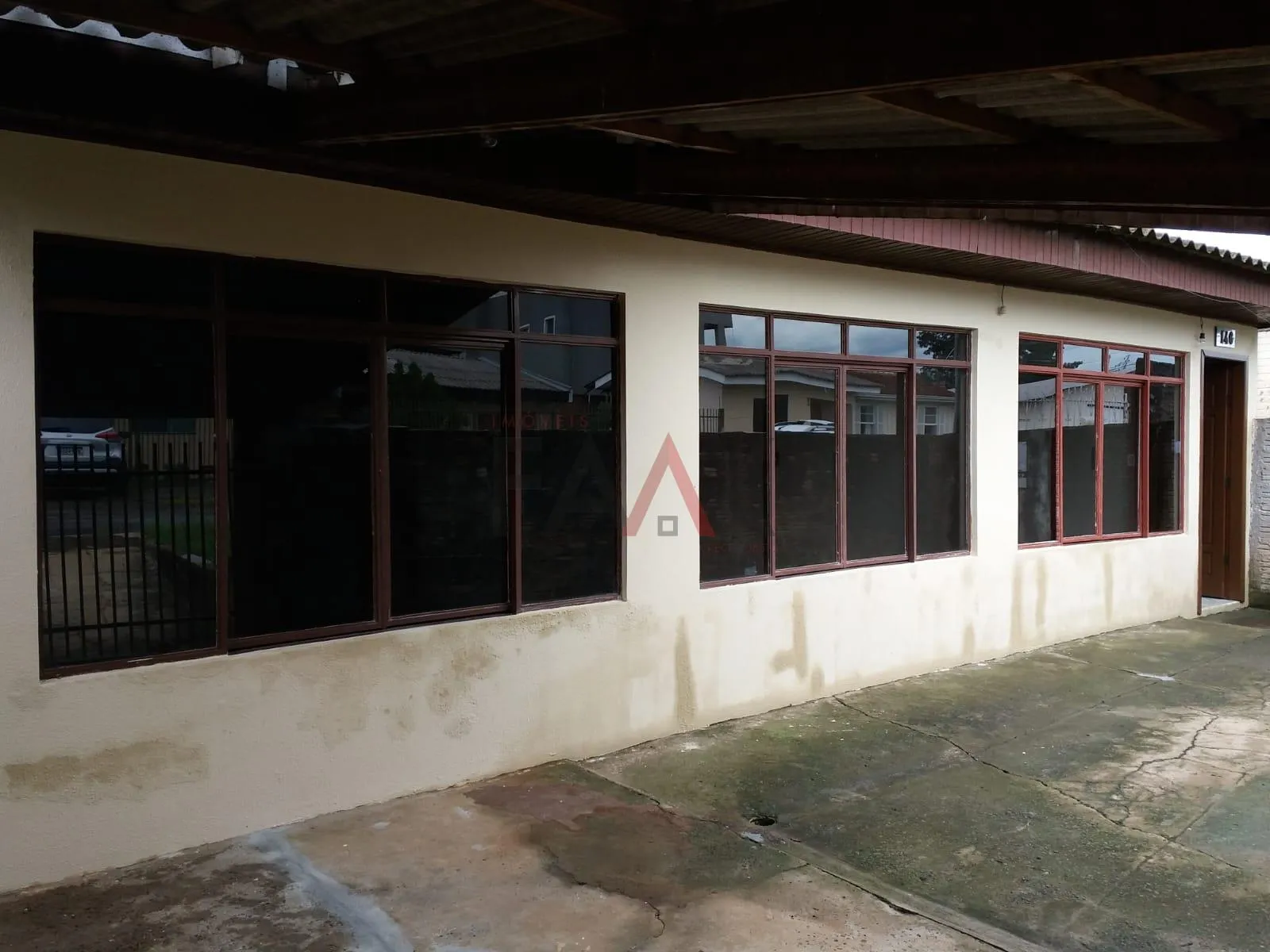Imagem Terreno à venda com Duas casas - Ideal para Morar e Investir