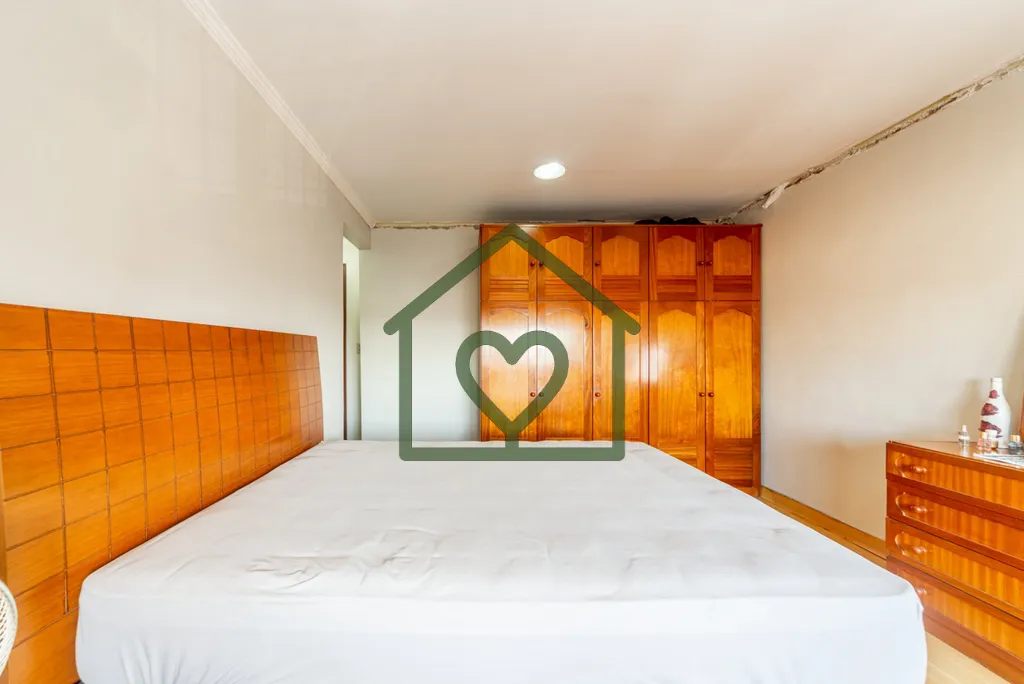 Imagem Casa Residencial com 3 pavimentos no bairro Sarandi com 290m² distribuída da seguinte maneira: 2 l...